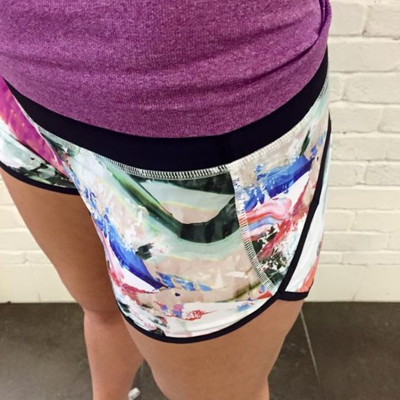 🥳HP🥳Lululemon Pigment Multi/Black Shorts Pink Black - Picture 2 of 13